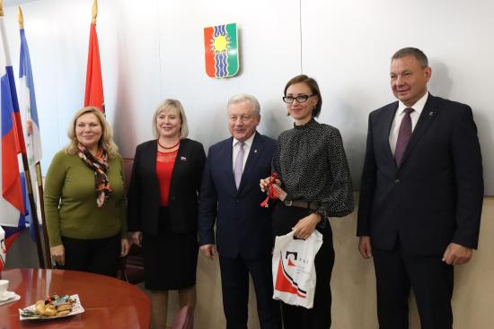 Педагоги, приехавшие работать в Братск, получили квартиры от РУСАЛа
