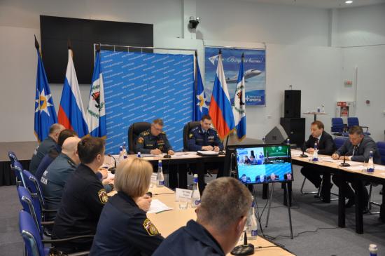 Глава МЧС России Евгений Зиничев провёл в Иркутске совещание по вопросам защиты от ЧС природного и техногенного характера