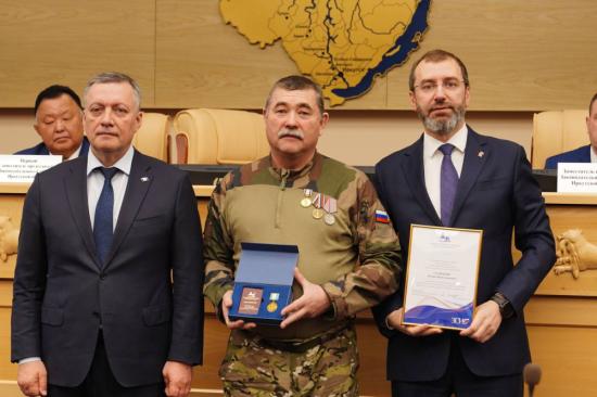Награждение Почетным знаком имени дважды Героя Советского Союза А.П. Белобородова состоялось в Заксобрании Иркутской области