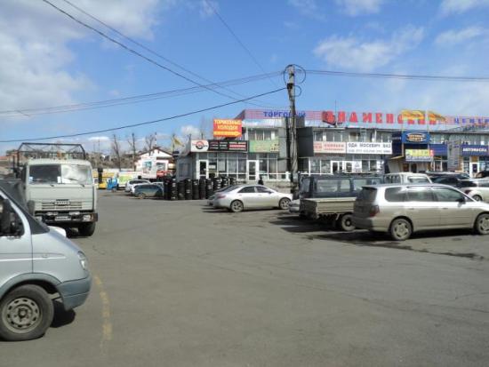 Предприниматели добровольно освободят более половины незаконных строений на рынке «Знаменский»