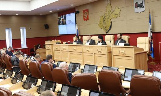 Проект закона о бесплатном питании для школьников 18 лет из многодетных семей принят в первом чтении