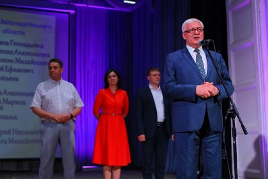 Депутаты пожелали медицинским работникам успехов в профессиональной деятельности и благодарных пациентов, уверенности в будущем, крепкого здоровья и благополучия, и вручили благодарственные письма Депутаты ЗС приняли участие в расширенном заседании коллегии минздрава