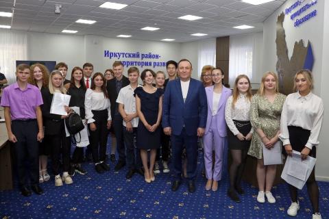 kudryavceva_i_vypuskniki.jpg