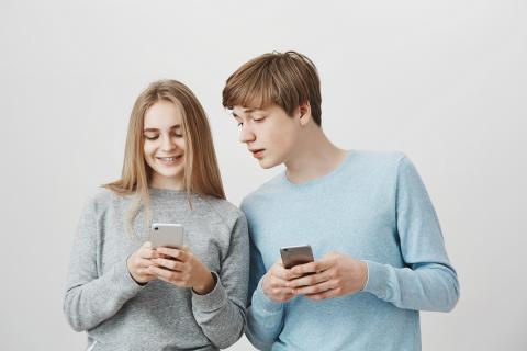 Аналитика Yota: Xiaomi вытеснил Samsung из топа популярных смартфонов среди зумеров