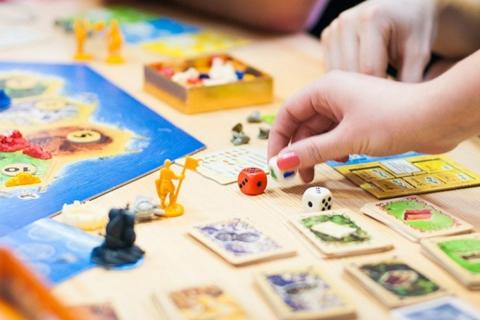 Жители Дальнего Востока и Сибири чаще других регионов РФ выбирают настольные игры с экономическим уклоном