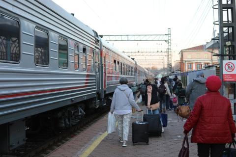 poezd_passazhiry_1.jpg