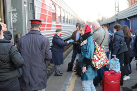 poezd_passazhiry_2.jpg