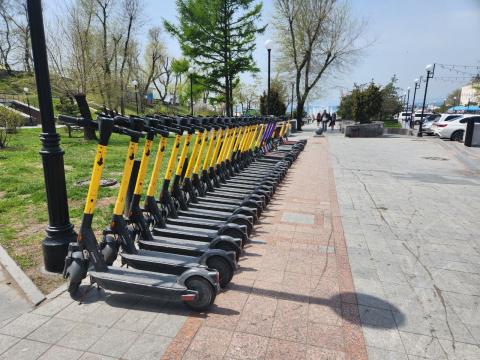 Иркутяне не теряют интерес к поездкам на электросамокатах