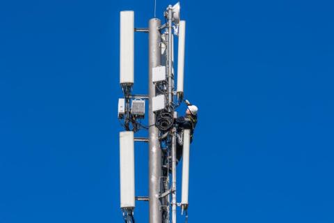 tele2_bazovaya_stanciya_1.jpg