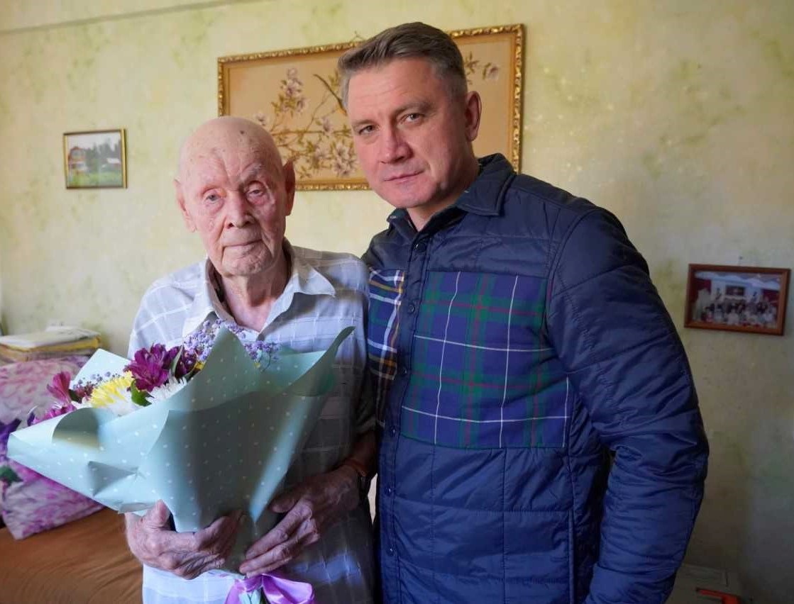 Ветеран Ангарского цементно-горного комбината Борис Сиротинин отметил вековой юбилей