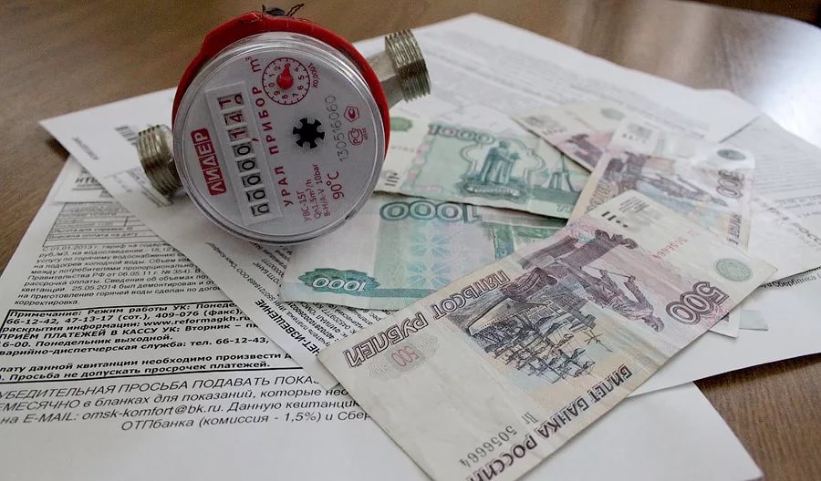 Банки отменяют комиссию при оплате ЖКХ для получателей пенсий и соцподдержки